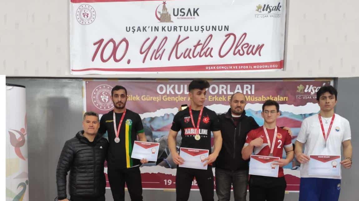 Öğrencilerimizin Türkiye Bilek Güreşi Şampiyonası Birincilik Ödülleri